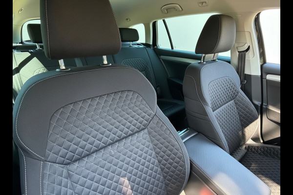 Škoda Superb Combi 1.4 TSI iV AUTOMAAT Business Edition Sport, digitaal cockpit, electrisch bedienbare trekhaak