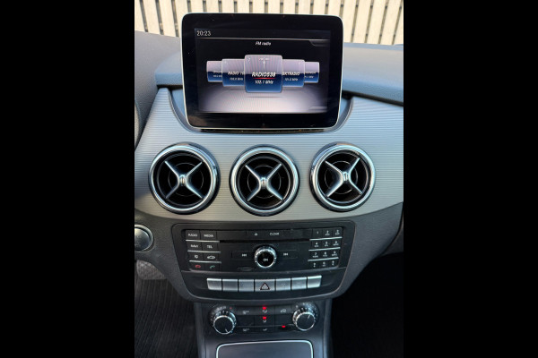 Mercedes-Benz B-Klasse 180 Ambition Leer / Led / Automaat