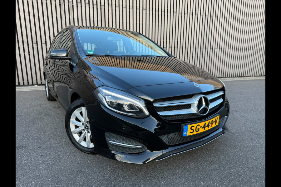 Mercedes-Benz B-Klasse 180 Ambition Leer / Led / Automaat