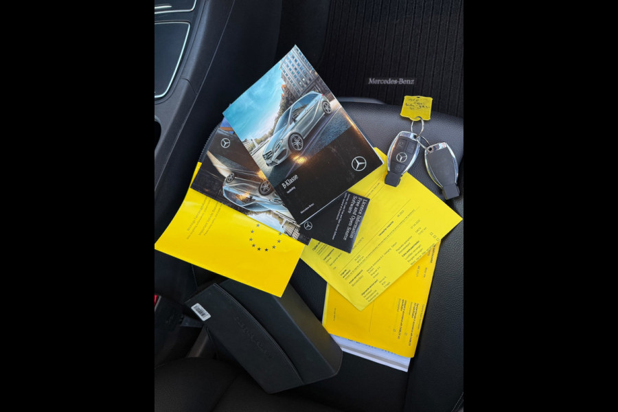 Mercedes-Benz B-Klasse 180 Ambition Leer / Led / Automaat
