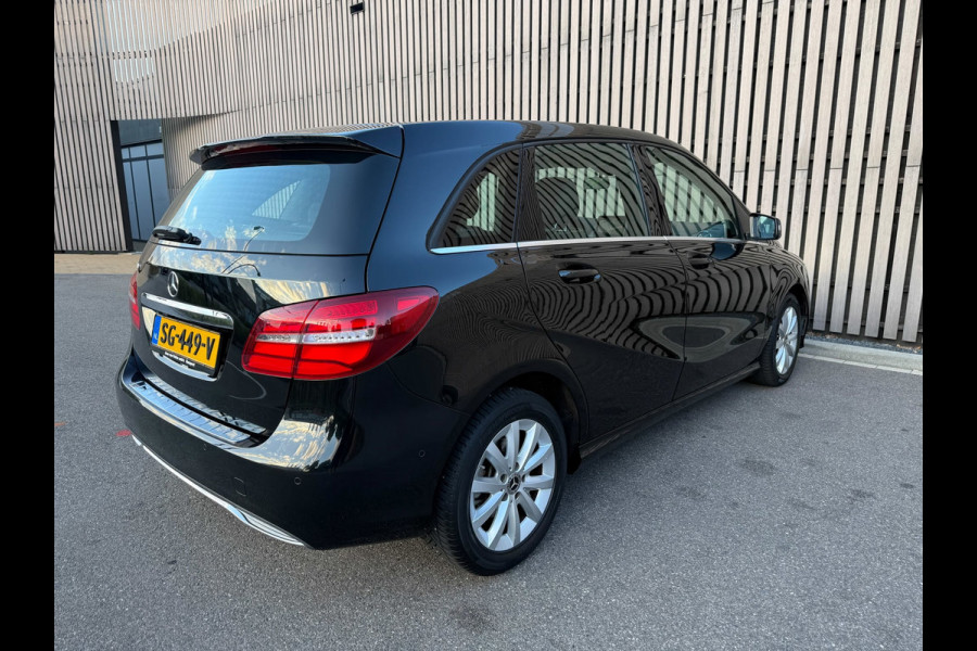 Mercedes-Benz B-Klasse 180 Ambition Leer / Led / Automaat