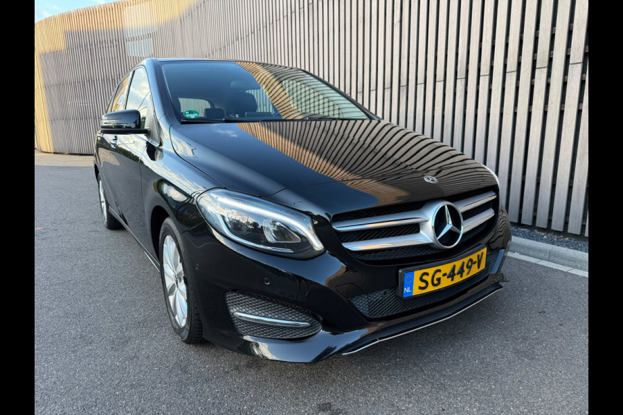 Mercedes-Benz B-Klasse 180 Ambition Leer / Led / Automaat