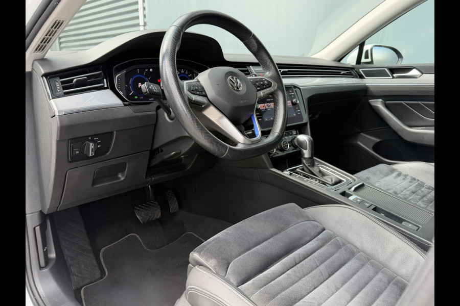 Volkswagen Passat Variant BWJ 2021 | 1.4TSI 218PK PHEV GTE Business AUTOMAAT | LEDER/ALCANTARA | CLIMA | NAVI | SPORTSTOELEN | CAMERA A | STOELVERW | 17'' LMV |