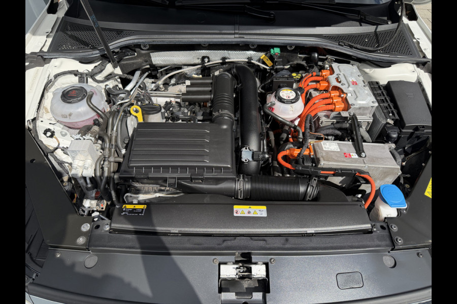 Volkswagen Passat Variant BWJ 2021 | 1.4TSI 218PK PHEV GTE Business AUTOMAAT | LEDER/ALCANTARA | CLIMA | NAVI | SPORTSTOELEN | CAMERA A | STOELVERW | 17'' LMV |