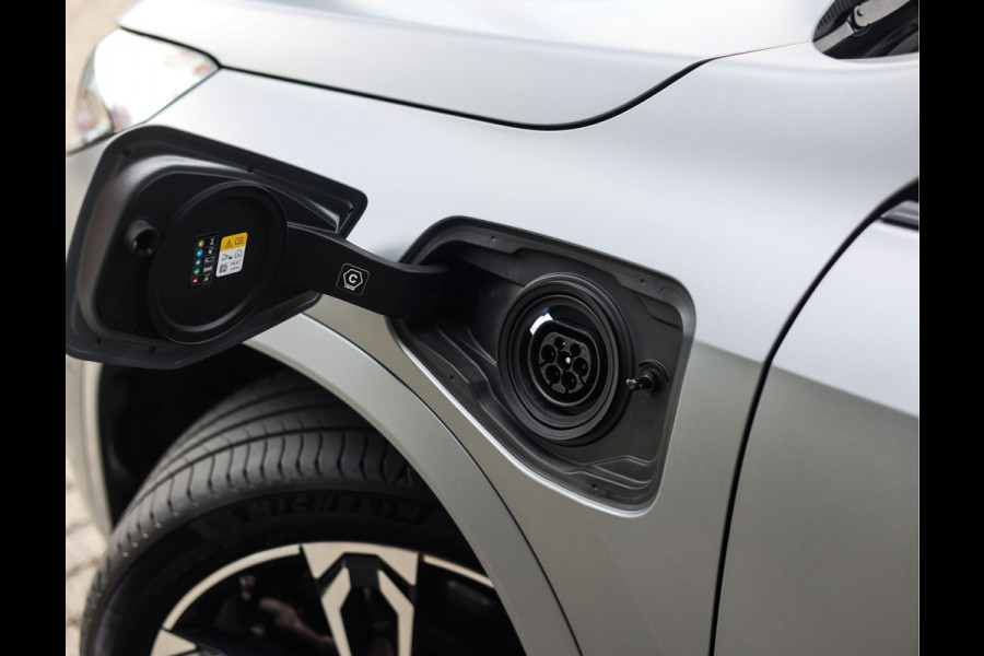 BMW X1 30e xDrive | M onderstel - Sportstoelen - Direct rijden!
