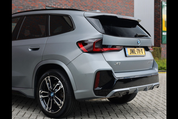 BMW X1 30e xDrive | M onderstel - Sportstoelen - Direct rijden!