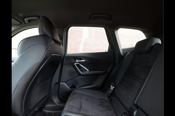 BMW X1 30e xDrive | M onderstel - Sportstoelen - Direct rijden!