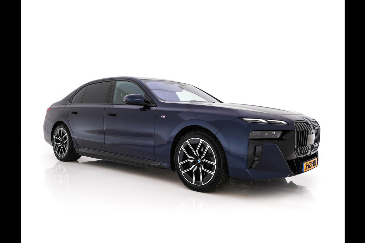 BMW i7 xDrive60 106 kWh M-Sportpack [3-Fase-11kW] {SoH-98%} (INCL.BTW) *PANO | HEAD-UP | LUXURY-LEATHER | FULL-LED | BLIND-SPOT | BOWERS&WILKINS | MEMORY-PACK | TOP-VIEW | VENTILATED/HEATED-COMFORTSEATS | SOFT-CLOSE | WIDE-SREEN-DIGICOCKPIT | KEYLESS