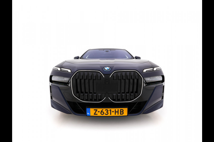 BMW i7 xDrive60 106 kWh M-Sportpack [3-Fase-11kW] {SoH-98%} (INCL.BTW) *PANO | HEAD-UP | LUXURY-LEATHER | FULL-LED | BLIND-SPOT | BOWERS&WILKINS | MEMORY-PACK | TOP-VIEW | VENTILATED/HEATED-COMFORTSEATS | SOFT-CLOSE | WIDE-SREEN-DIGICOCKPIT | KEYLESS