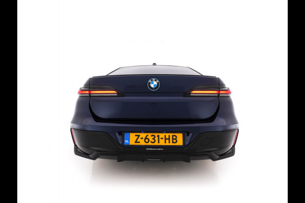 BMW i7 xDrive60 106 kWh M-Sportpack [3-Fase-11kW] {SoH-98%} (INCL.BTW) *PANO | HEAD-UP | LUXURY-LEATHER | FULL-LED | BLIND-SPOT | BOWERS&WILKINS | MEMORY-PACK | TOP-VIEW | VENTILATED/HEATED-COMFORTSEATS | SOFT-CLOSE | WIDE-SREEN-DIGICOCKPIT | KEYLESS