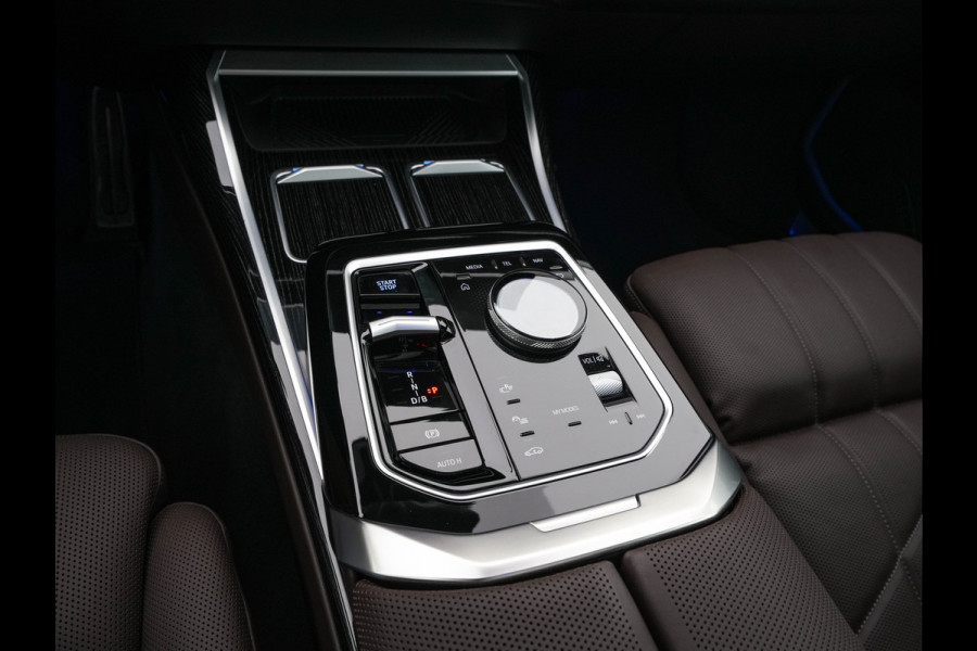 BMW i7 xDrive60 106 kWh M-Sportpack [3-Fase-11kW] {SoH-98%} (INCL.BTW) *PANO | HEAD-UP | LUXURY-LEATHER | FULL-LED | BLIND-SPOT | BOWERS&WILKINS | MEMORY-PACK | TOP-VIEW | VENTILATED/HEATED-COMFORTSEATS | SOFT-CLOSE | WIDE-SREEN-DIGICOCKPIT | KEYLESS