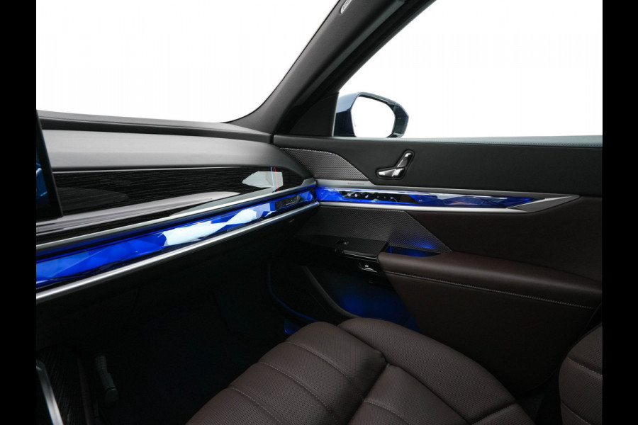 BMW i7 xDrive60 106 kWh M-Sportpack [3-Fase-11kW] {SoH-98%} (INCL.BTW) *PANO | HEAD-UP | LUXURY-LEATHER | FULL-LED | BLIND-SPOT | BOWERS&WILKINS | MEMORY-PACK | TOP-VIEW | VENTILATED/HEATED-COMFORTSEATS | SOFT-CLOSE | WIDE-SREEN-DIGICOCKPIT | KEYLESS