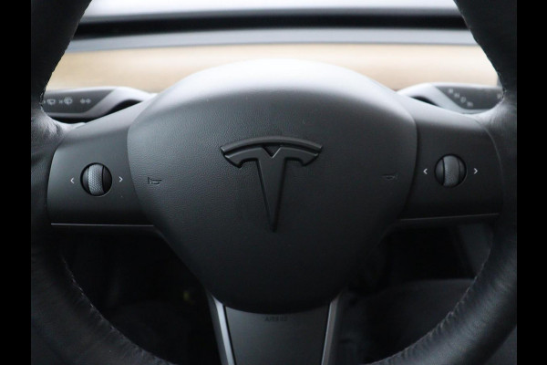 Tesla Model 3 Long Range AWD 75 kWh | SOH 88,8% | Panoramadak | Leder | Memory | Stuur/stoel verwarming | Achterbank verwarming | Adaptive cruise | Climate control