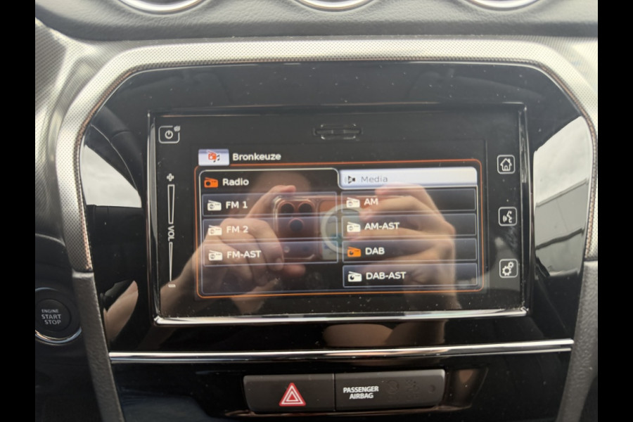 Suzuki Vitara 1.5 Hybrid Style AUTOMAAT/TREKHAAK/CAMERA/ADAPTIVE C.C./DAB etc.