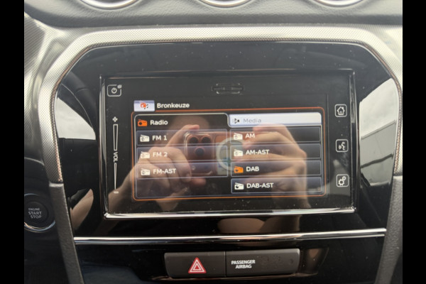 Suzuki Vitara 1.5 Hybrid Style AUTOMAAT/TREKHAAK/CAMERA/ADAPTIVE C.C./DAB etc.