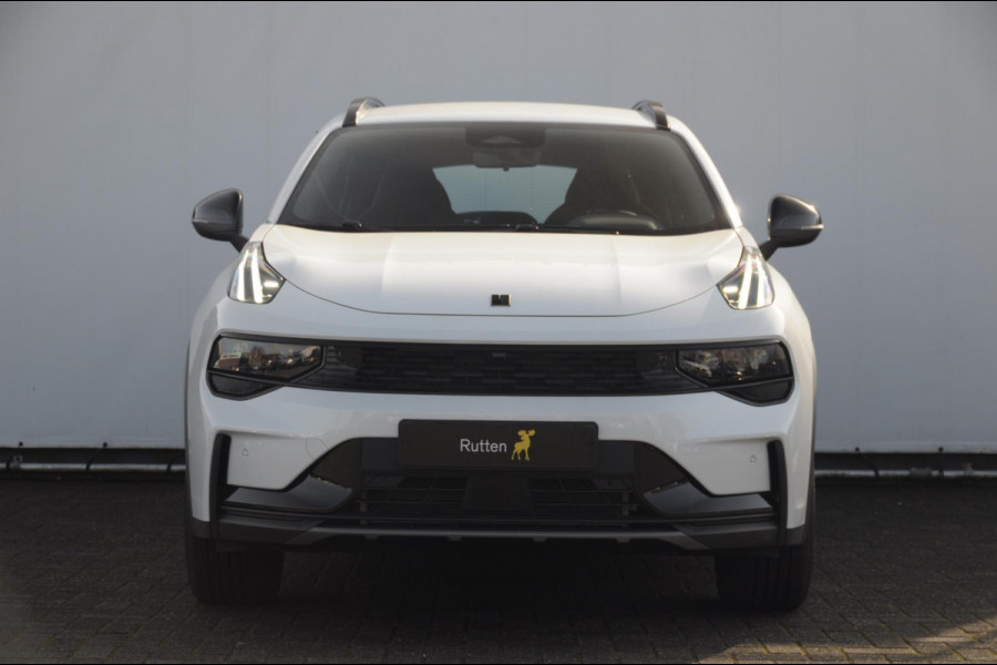 Lynk & Co 01 276PK Automaat Core / Adaptieve cruise control / Stoel - en stuurwielverarming / Parkeersensoren met camera / Apple carplay / Trekhaak / Metallic lak / 19" lichtmetalen velgen