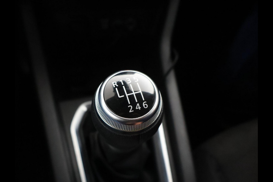 Renault Clio 1.0 TCe INTENS + TREKHAAK | STOELVERWARMING | LED | APPLE CARPLAY | CRUISE CONTROL