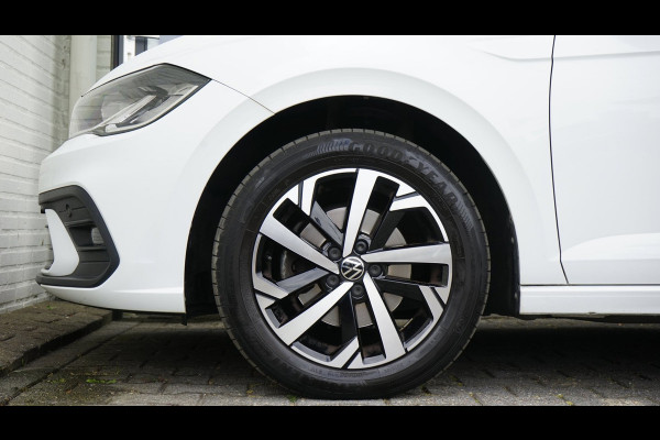 Volkswagen Polo 1.0 TSI AUTOMAAT 110 Pk |CARPLAY|CLIMA|DAB|FABRIEKSGARANTIE|NAVIGATIE|PANORAMA|PDC|STOELVERWARMING|TREKHAAK