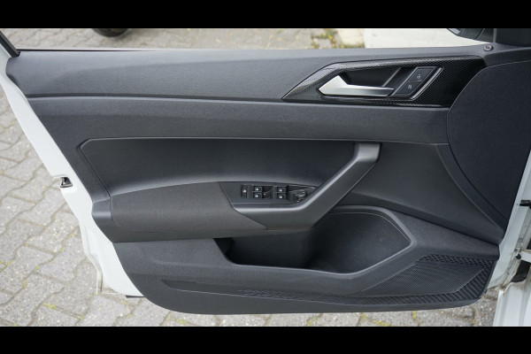 Volkswagen Polo 1.0 TSI AUTOMAAT 110 Pk |CARPLAY|CLIMA|DAB|FABRIEKSGARANTIE|NAVIGATIE|PANORAMA|PDC|STOELVERWARMING|TREKHAAK