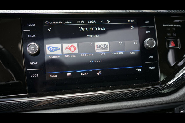 Volkswagen Polo 1.0 TSI AUTOMAAT 110 Pk |CARPLAY|CLIMA|DAB|FABRIEKSGARANTIE|NAVIGATIE|PANORAMA|PDC|STOELVERWARMING|TREKHAAK
