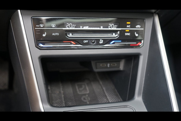 Volkswagen Polo 1.0 TSI AUTOMAAT 110 Pk |CARPLAY|CLIMA|DAB|FABRIEKSGARANTIE|NAVIGATIE|PANORAMA|PDC|STOELVERWARMING|TREKHAAK