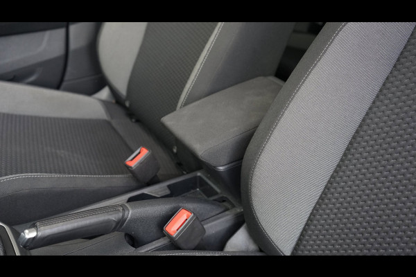 Volkswagen Polo 1.0 TSI AUTOMAAT 110 Pk |CARPLAY|CLIMA|DAB|FABRIEKSGARANTIE|NAVIGATIE|PANORAMA|PDC|STOELVERWARMING|TREKHAAK