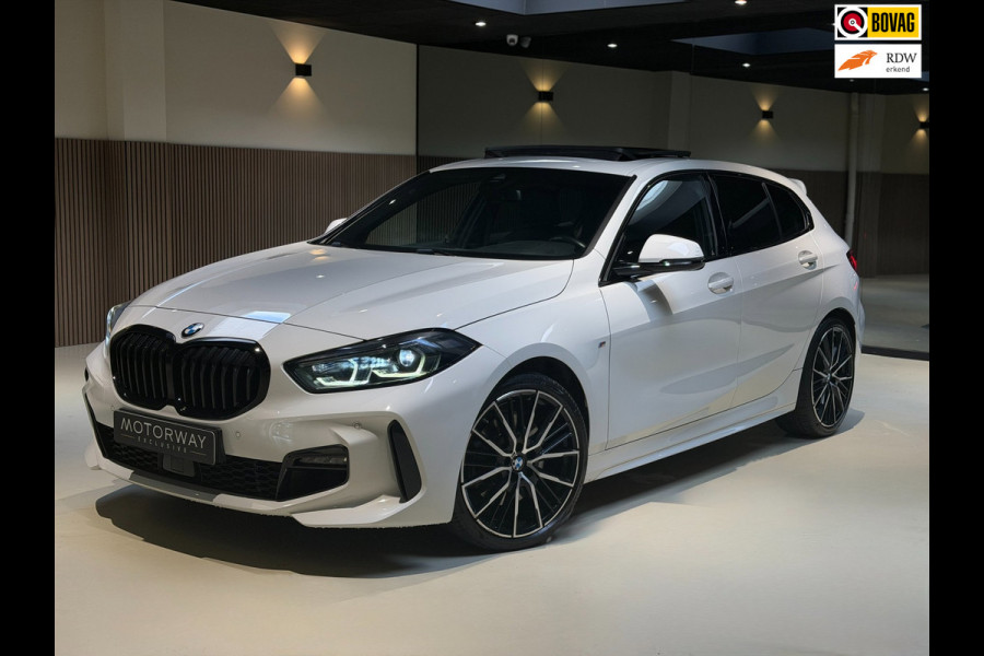 BMW 1-serie 120i High Executive|Pano|HUD|Keyless|Sfeer