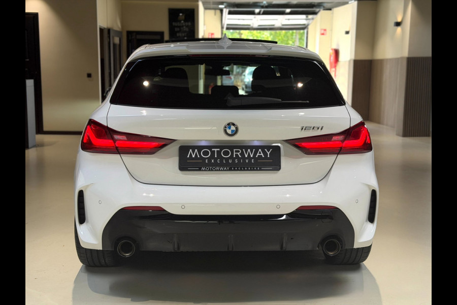 BMW 1-serie 120i High Executive|Pano|HUD|Keyless|Sfeer