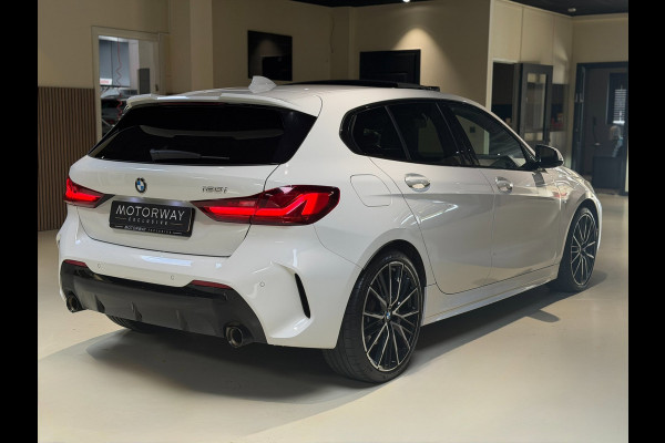 BMW 1-serie 120i High Executive|Pano|HUD|Keyless|Sfeer