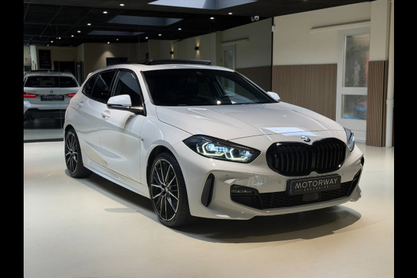 BMW 1-serie 120i High Executive|Pano|HUD|Keyless|Sfeer