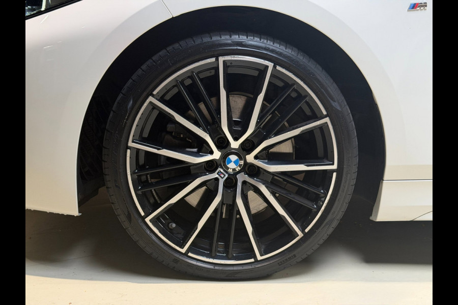 BMW 1-serie 120i High Executive|Pano|HUD|Keyless|Sfeer