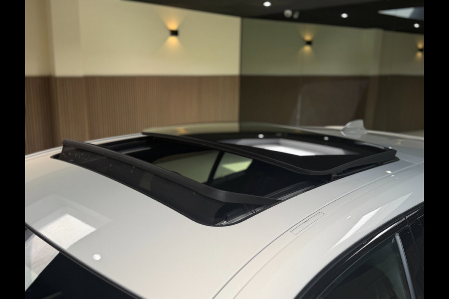 BMW 1-serie 120i High Executive|Pano|HUD|Keyless|Sfeer