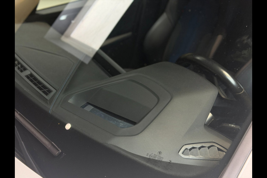 BMW 1-serie 120i High Executive|Pano|HUD|Keyless|Sfeer