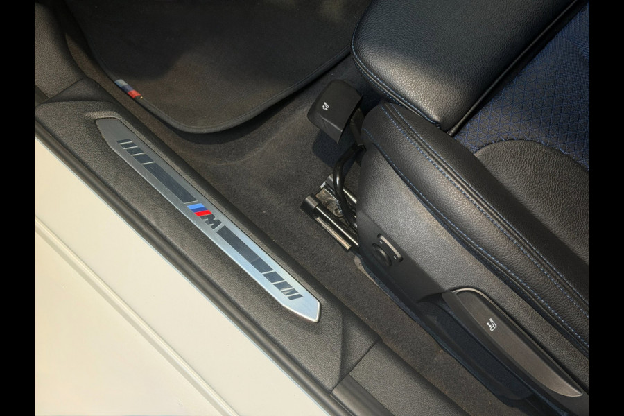 BMW 1-serie 120i High Executive|Pano|HUD|Keyless|Sfeer