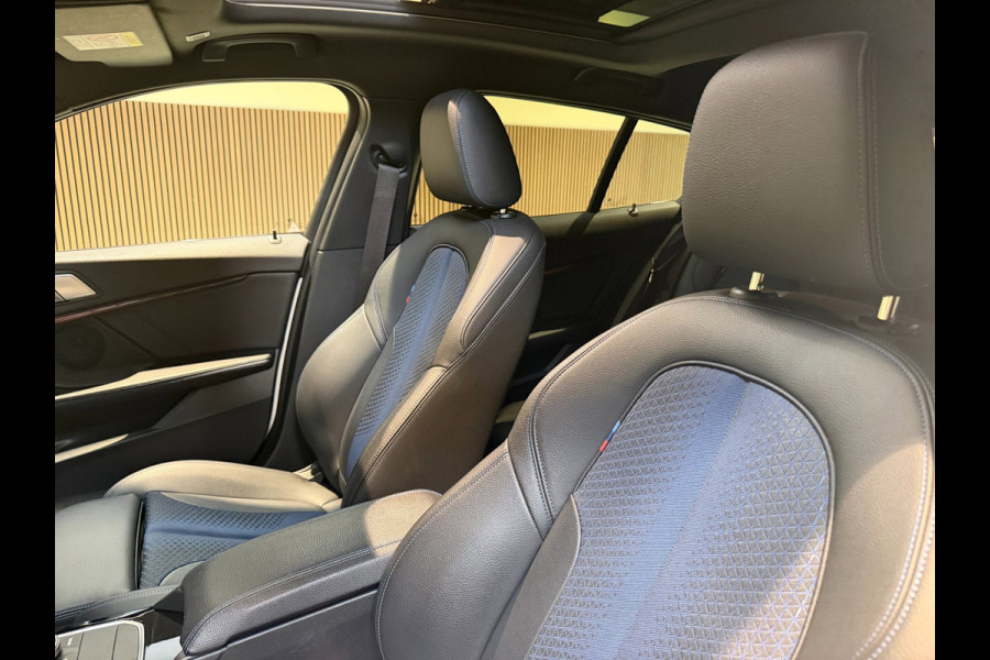 BMW 1-serie 120i High Executive|Pano|HUD|Keyless|Sfeer