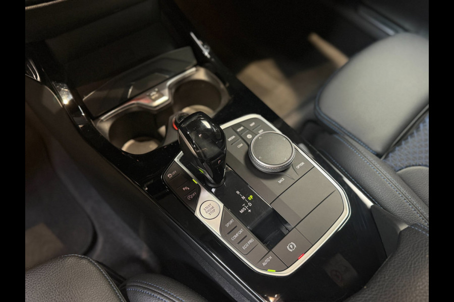 BMW 1-serie 120i High Executive|Pano|HUD|Keyless|Sfeer