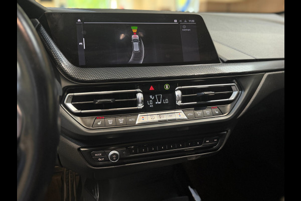 BMW 1-serie 120i High Executive|Pano|HUD|Keyless|Sfeer