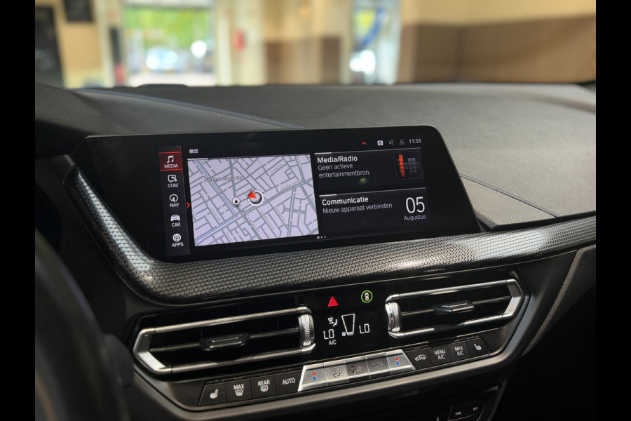 BMW 1-serie 120i High Executive|Pano|HUD|Keyless|Sfeer