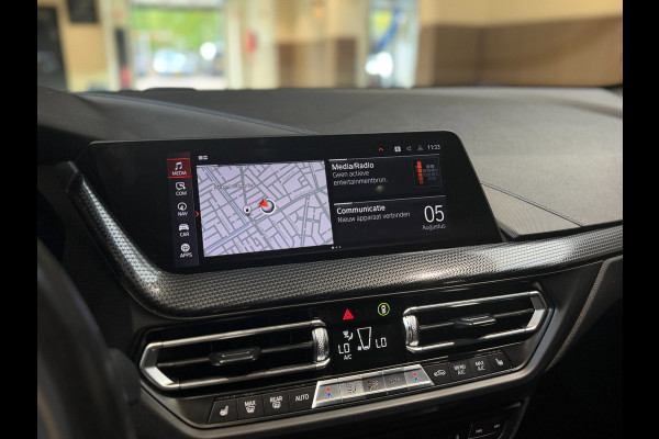 BMW 1-serie 120i High Executive|Pano|HUD|Keyless|Sfeer