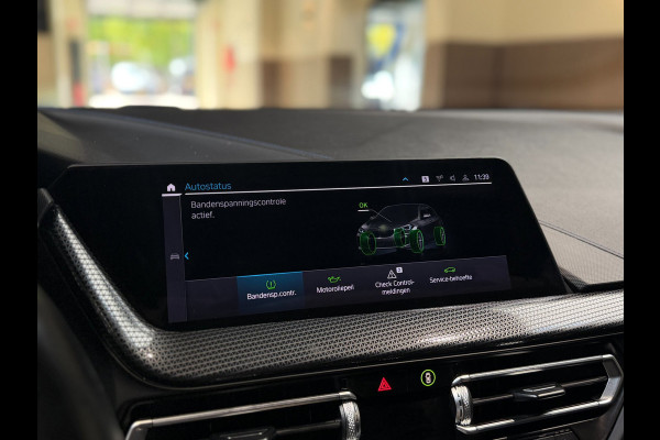 BMW 1-serie 120i High Executive|Pano|HUD|Keyless|Sfeer