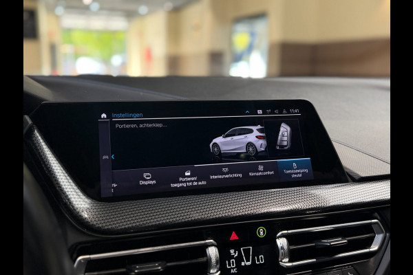 BMW 1-serie 120i High Executive|Pano|HUD|Keyless|Sfeer