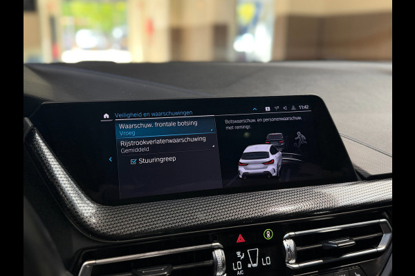 BMW 1-serie 120i High Executive|Pano|HUD|Keyless|Sfeer