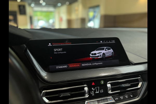 BMW 1-serie 120i High Executive|Pano|HUD|Keyless|Sfeer