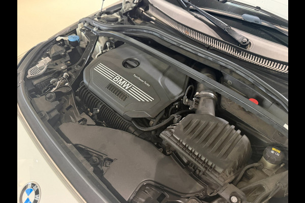 BMW 1-serie 120i High Executive|Pano|HUD|Keyless|Sfeer