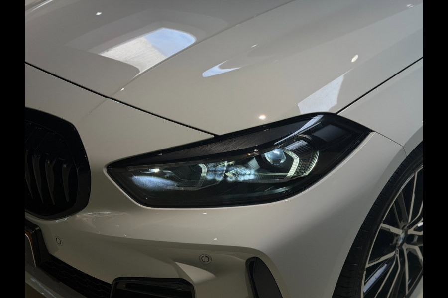 BMW 1-serie 120i High Executive|Pano|HUD|Keyless|Sfeer
