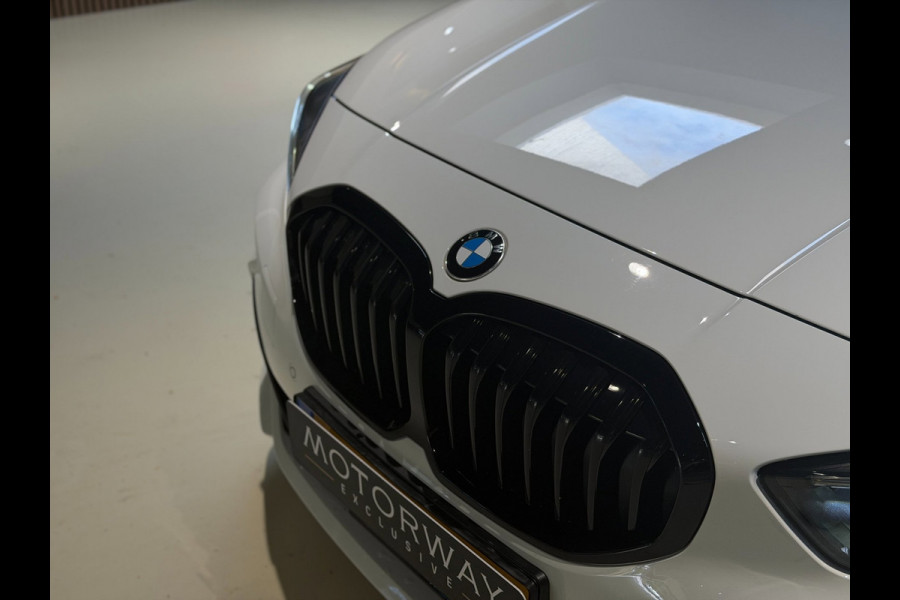 BMW 1-serie 120i High Executive|Pano|HUD|Keyless|Sfeer