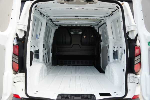 Ford Transit Custom 320 2.0 TDCI L1H1 Trend 170pk - 1 + 1 Stoel - Trekhaak - Blindspot - ACC - Navi - Rijklaar