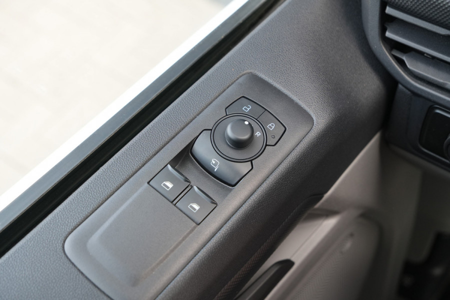 Ford Transit Custom 320 2.0 TDCI L1H1 Trend 170pk - 1 + 1 Stoel - Trekhaak - Blindspot - ACC - Navi - Rijklaar