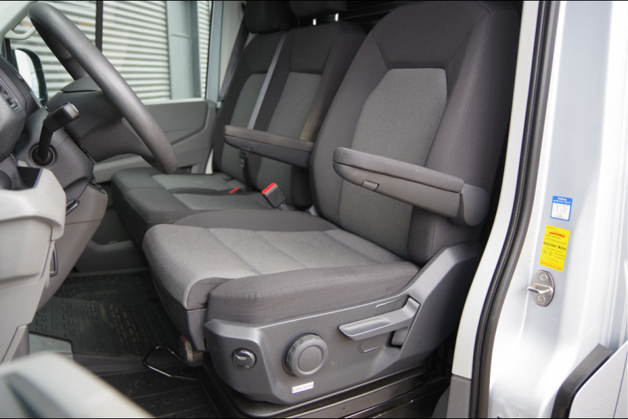 Volkswagen Crafter 2.0 TDI L3H3(L2H2) 3-ZITS, AUT. STOELVERWARMING, CRUISE, CAMERA, AIRCO, CARPLAY, PARKEERSENSOREN