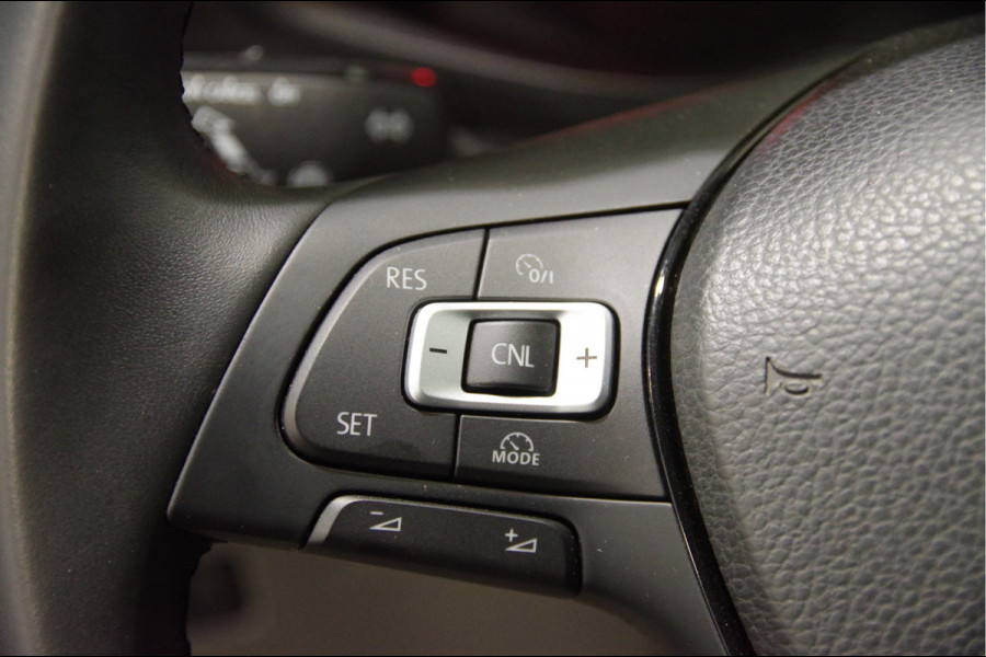 Volkswagen Crafter 2.0 TDI L3H3(L2H2) 3-ZITS, AUT. STOELVERWARMING, CRUISE, CAMERA, AIRCO, CARPLAY, PARKEERSENSOREN